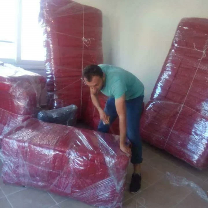 Dünyam Nakliyat ekibinin mobilya ambalajlama çalışması